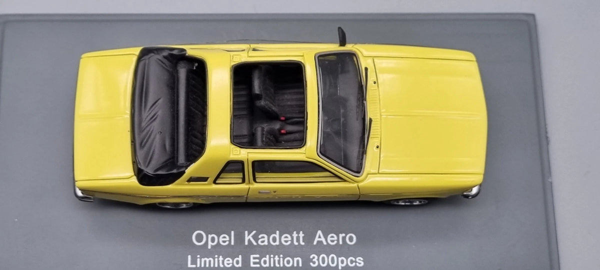 Modellautos 1:43 Neo Scale Models Opel Kadett Aero gelb Ltd 1/300 Vitrine