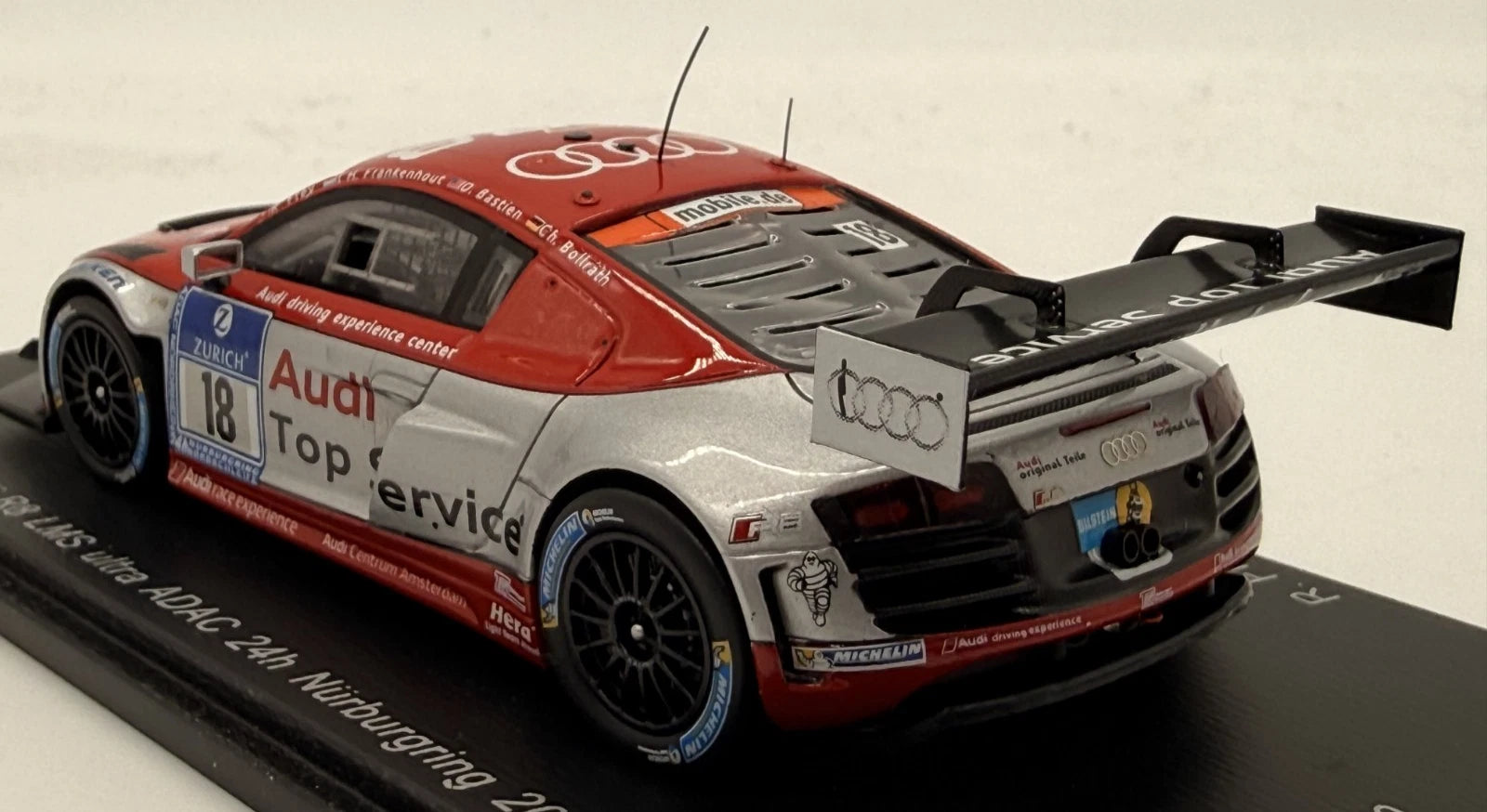 Modellautos 1:43 Spark Audi R8 LMS ultra 24h Nürburgring 2014 #18 in Vitrine