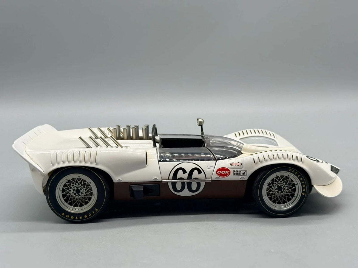 Modellautos 1:18 AUTOart Millennium Chaparral 2 #66 mit OVP