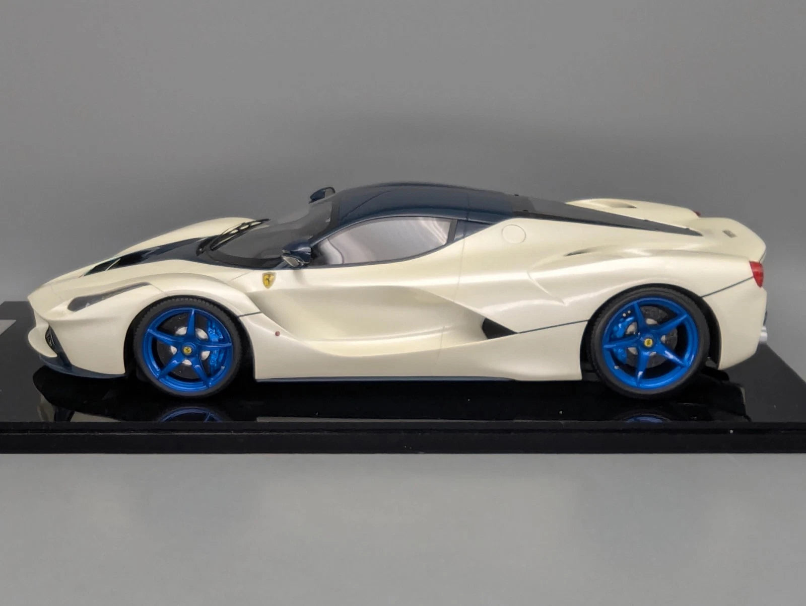 Modellautos 1:12 BBR Ferrari LaFerrari Fuli White / Blue Carbon Ltd 07/10 OVP