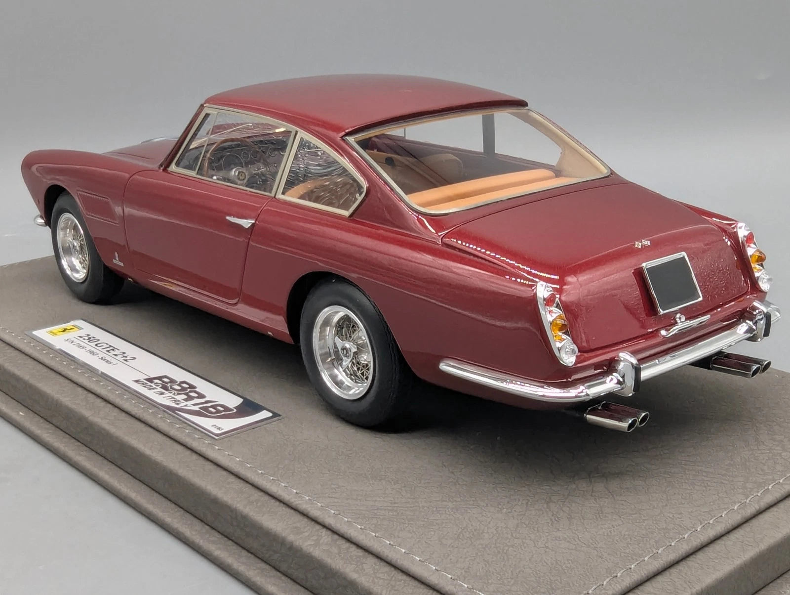 Modellautos 1:18 BBR Ferrari 250 GTE 2+2 1960 Ltd 01/63 Lederplatte Vitrine OVP