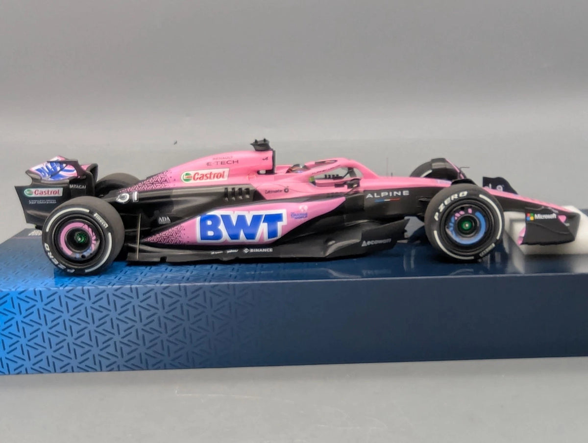 Modellautos 1:18 Minichamps BWT Alpine F1 Bahrain 2023 #31 Esteban Ocon mit OVP