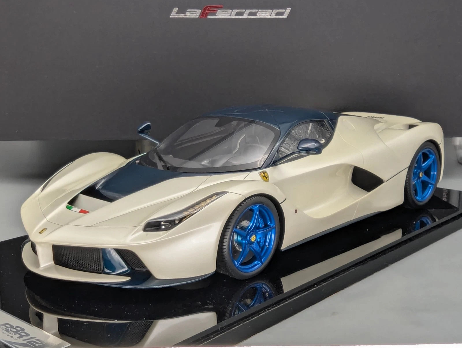 Modellautos 1:12 BBR Ferrari LaFerrari Fuli White / Blue Carbon Ltd 07/10 OVP