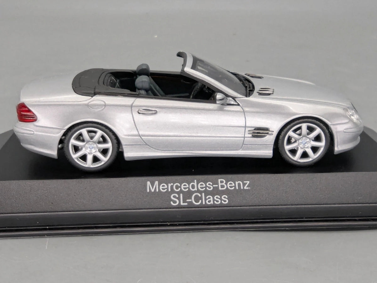 Modellautos 1:43 Minichamps Mercedes Benz SL Klasse Silber Metallic Dealer OVP