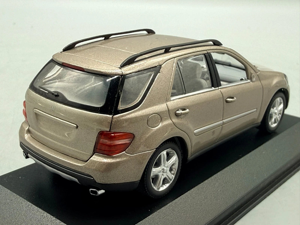 Modellautos 1:43 Minichamps  Mercedes-Benz M-Klasse mit OVP
