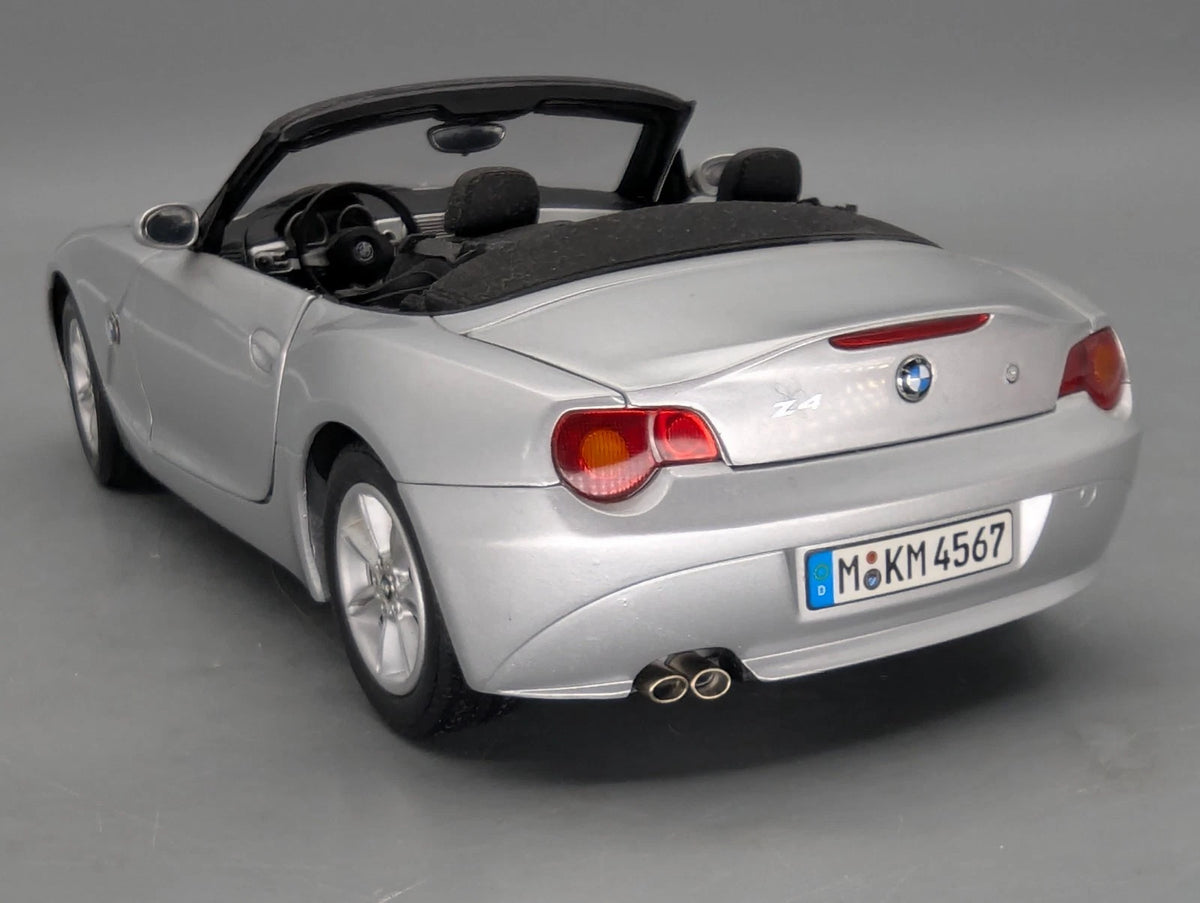 Modellautos 1:18 Kyosho BMW Z4 Cabriolet Silber