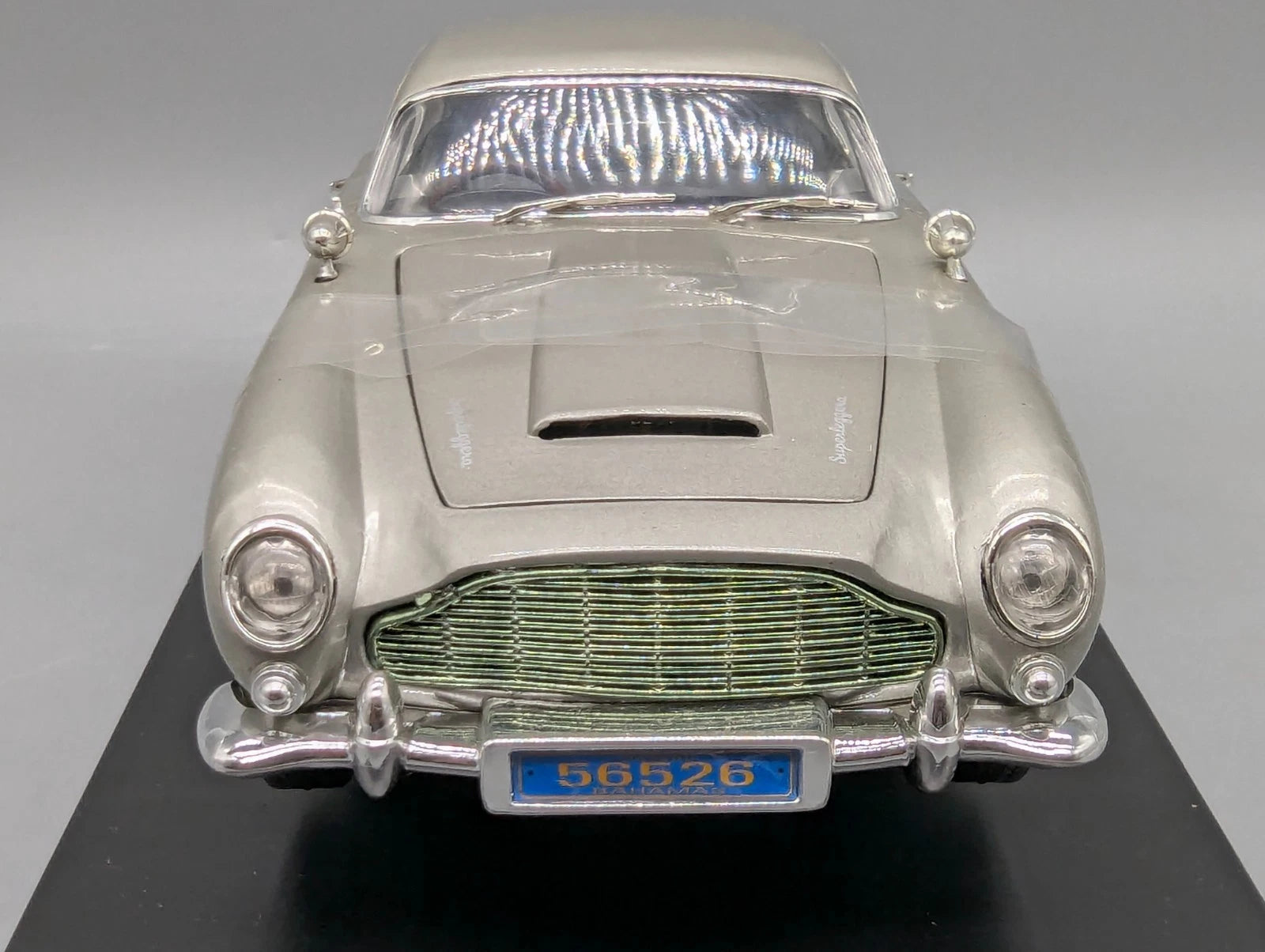 Modellautos 1:18 Ertl Joyride Aston Martin DB5 James Bond Casino Royale mit OVP