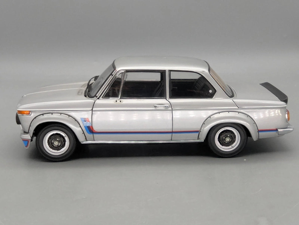 Modellautos 1:18 Kyosho BMW 2002 Turbo Silber mit OVP