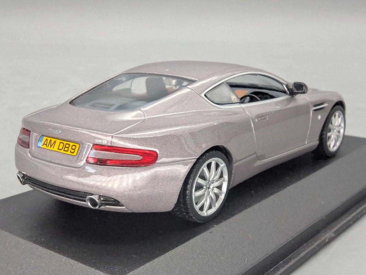Modellautos 1:43 Minichamps Aston Martin DB9 2003 Oyster Silber mit OVP