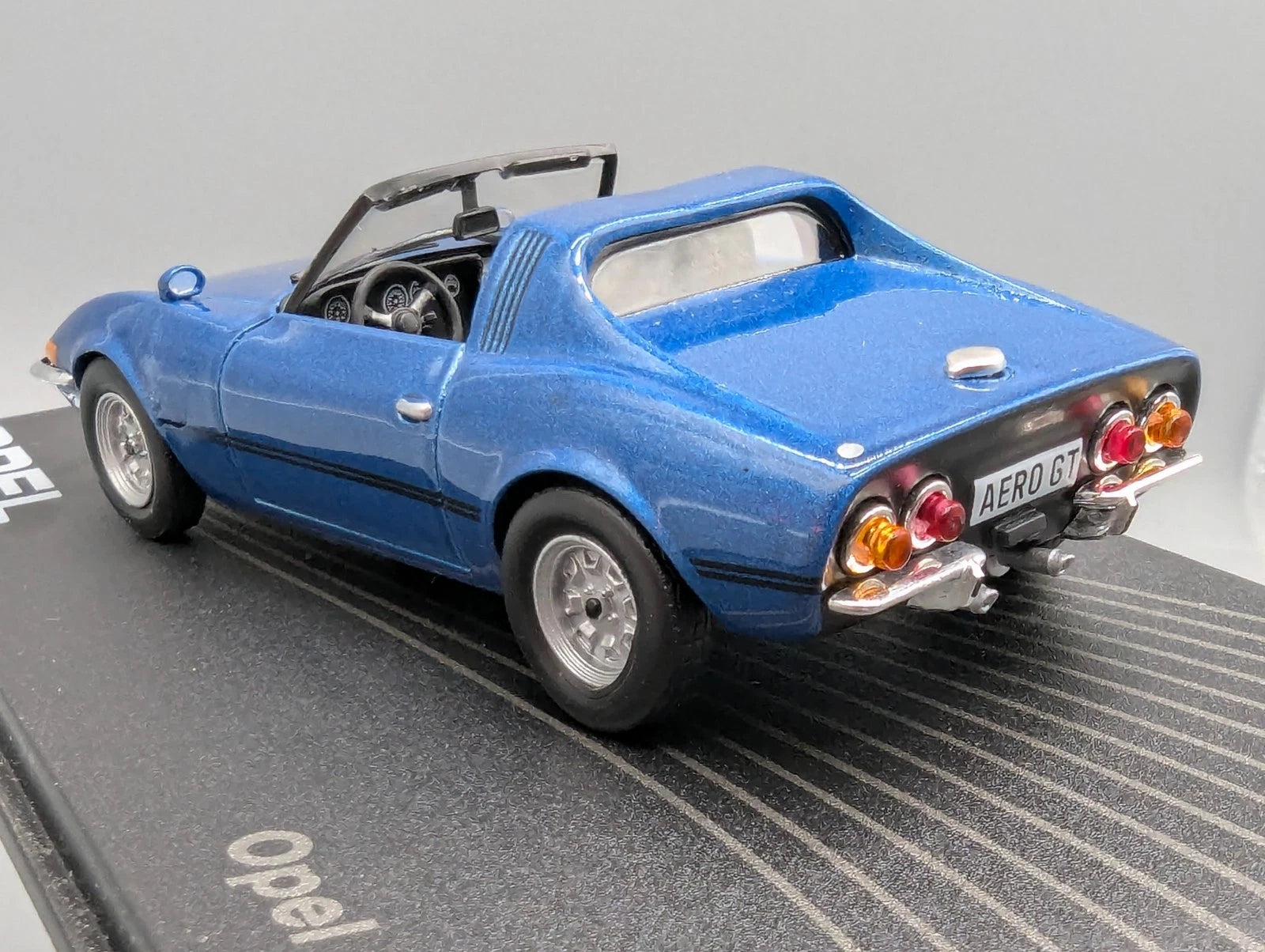 Modellautos 1:43 Ixo für Eaglemoss Opel Collection Opel Aero GT 1969 mit Vitrine