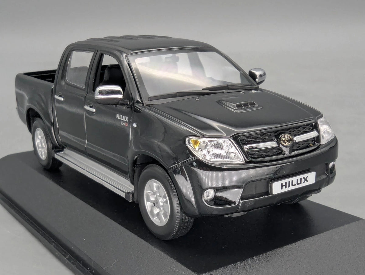 Modellautos 1:43 Minichamps Toyota Hillux Schwarz mit OVP