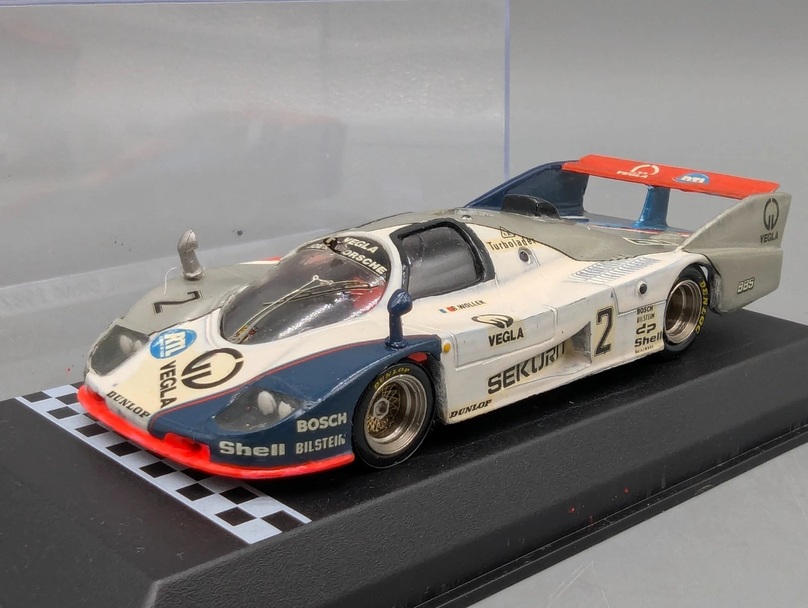 Modellautos 1:43 Mini Racing Porsche 936 C Team Joest WINNER DRM 1982 #2 Vitrine