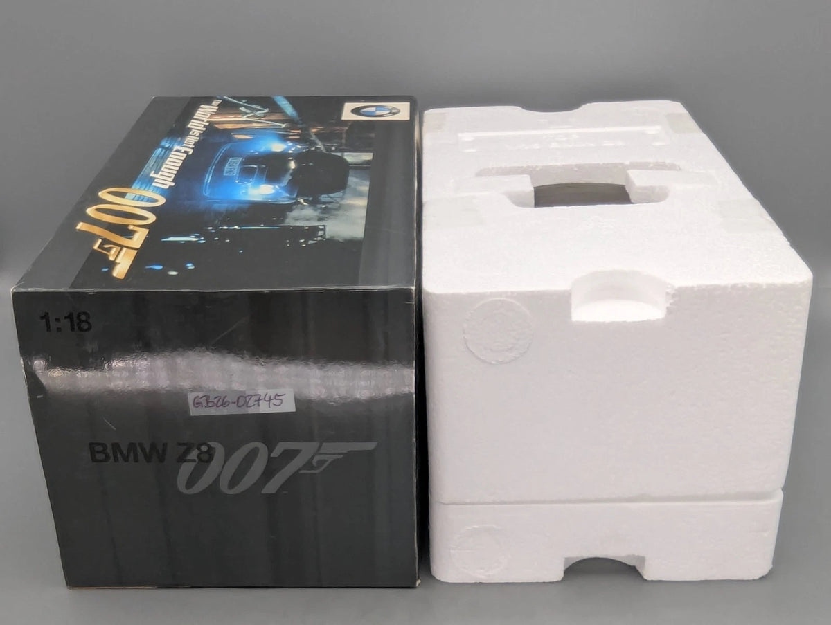 Modellautos 1:18 Kyosho BMW Z8 James Bond 007 Edition 1999 Silber mit OVP