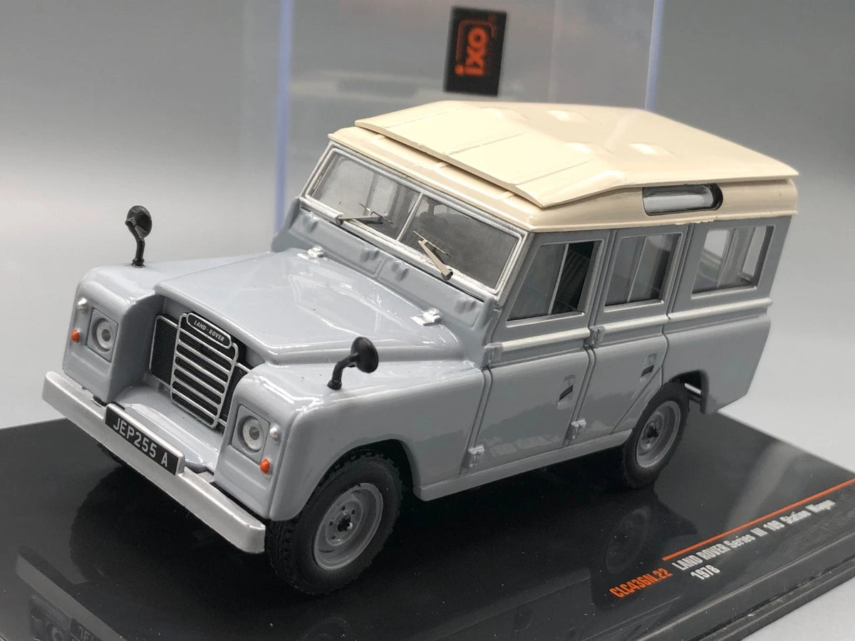 Modellautos 1:43 IXO Land Rover Series III 109 Station Wagon in Vitrine