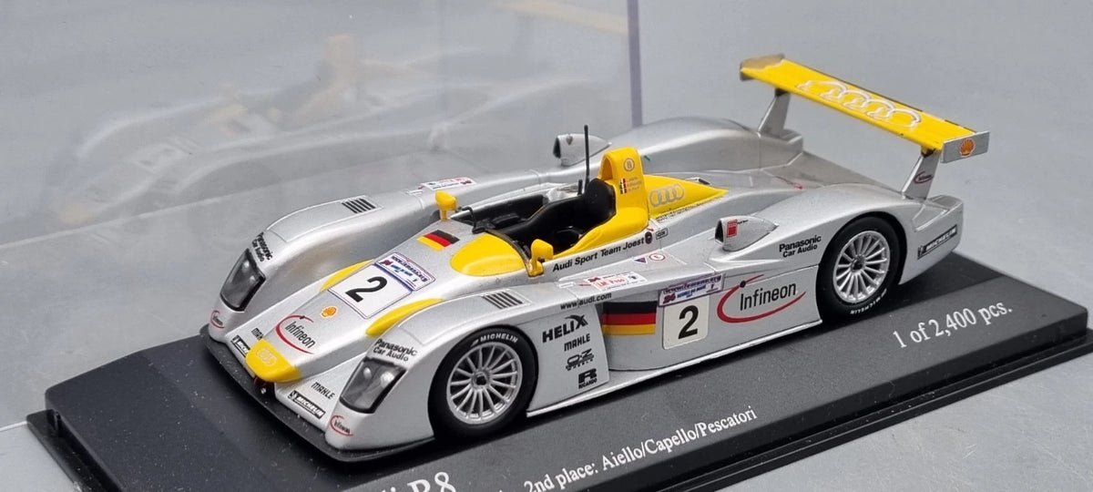Modellautos 1:43 Minichamps Audi R8 24h Le Mans 2001 #2 1/2400 Vitrine