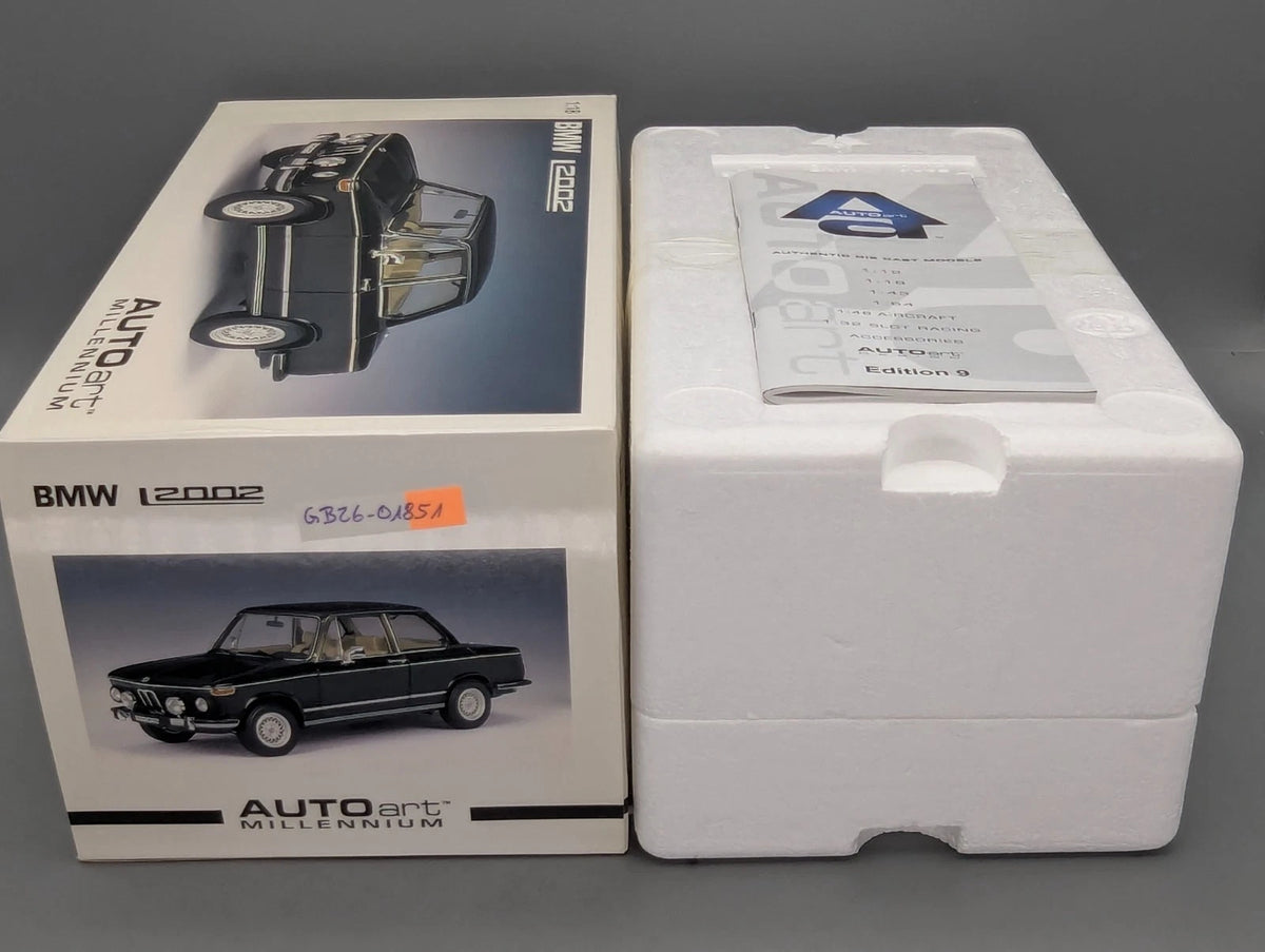 Modellautos 1:18 AUTOart Millenium 70503 BMW 2002 L Black mit OVP