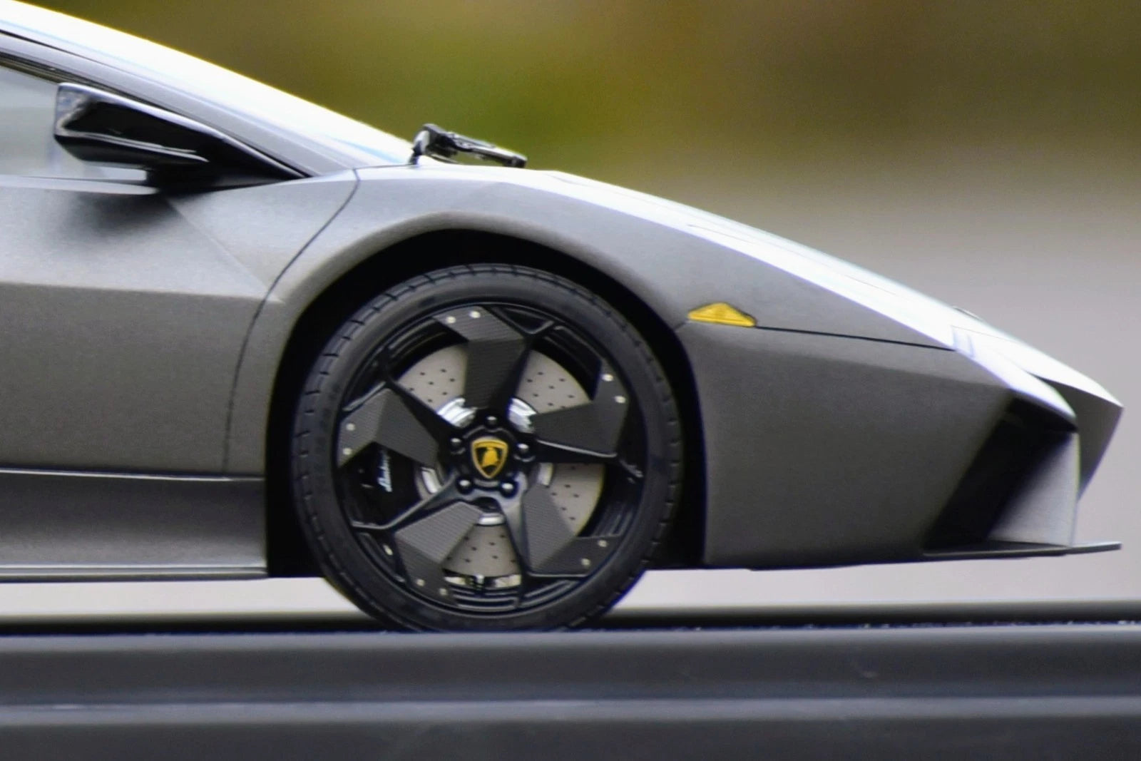 Modellautos 1:8 Amalgam Lamborghini Reventon 2007 Ltd 07/199 mit Vitrine und OVP