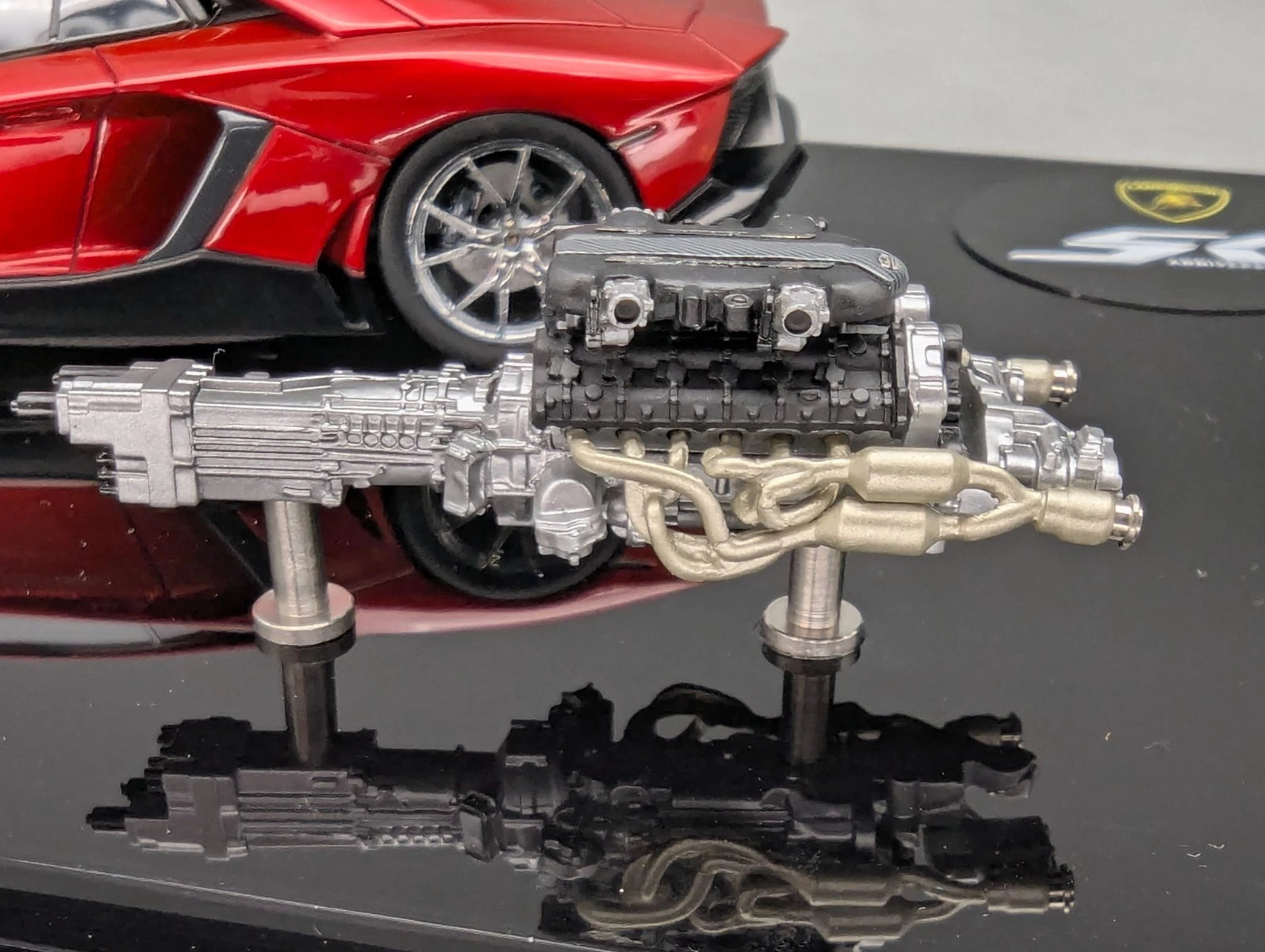 Eidolon Make Up 1:43 Lamborghini Aventador LP720-4 2013 Candy Red Engine Set OVP