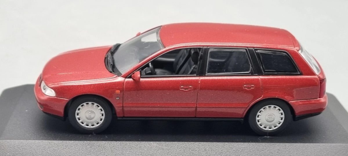 Modellautos 1:43 Minichamps Audi A4 Avant 1995 rot metallic OVP