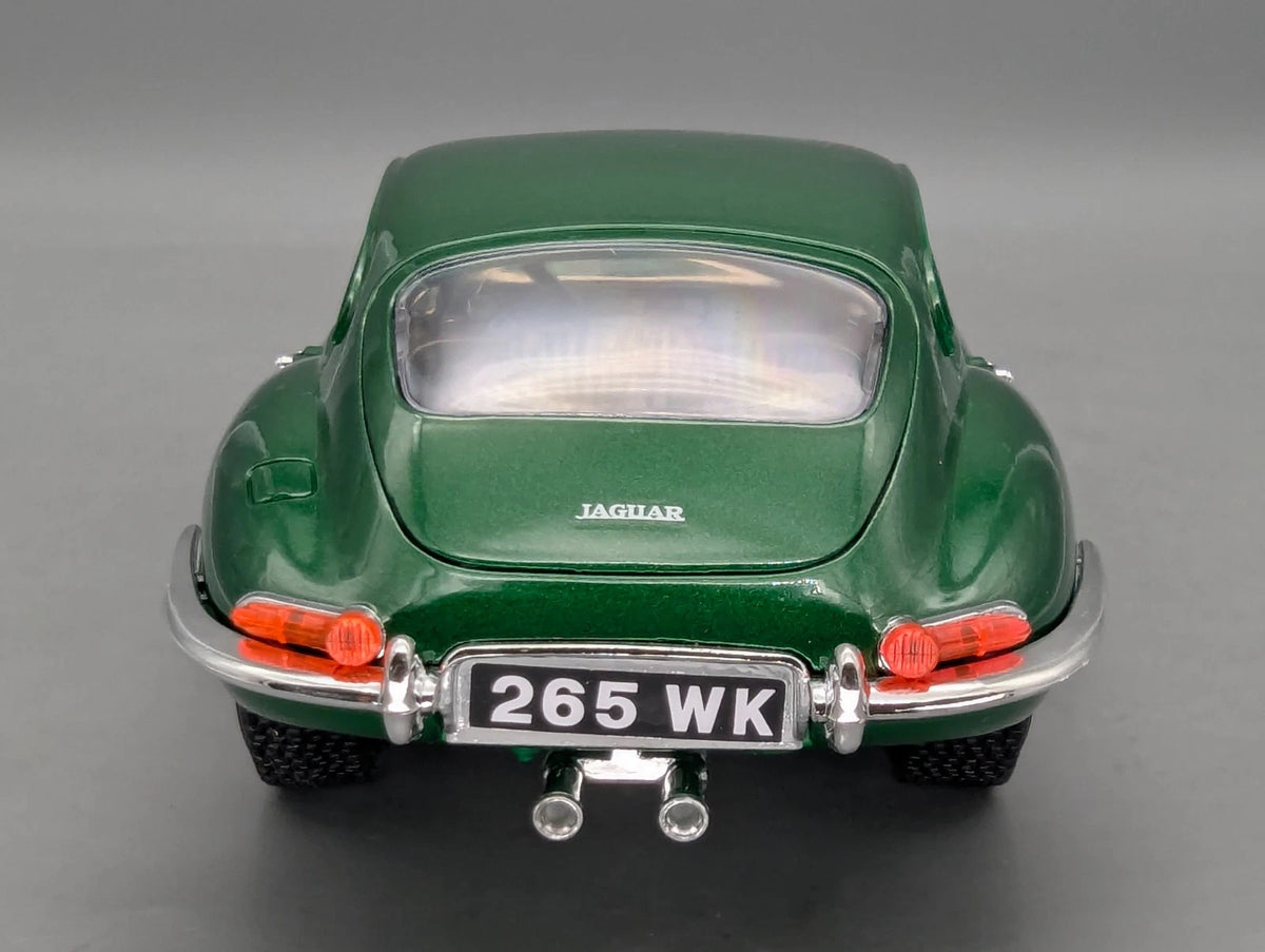 Modellautos 1:18 Bburago Jaguar E 1961 Metallic Grün mit Vitrine
