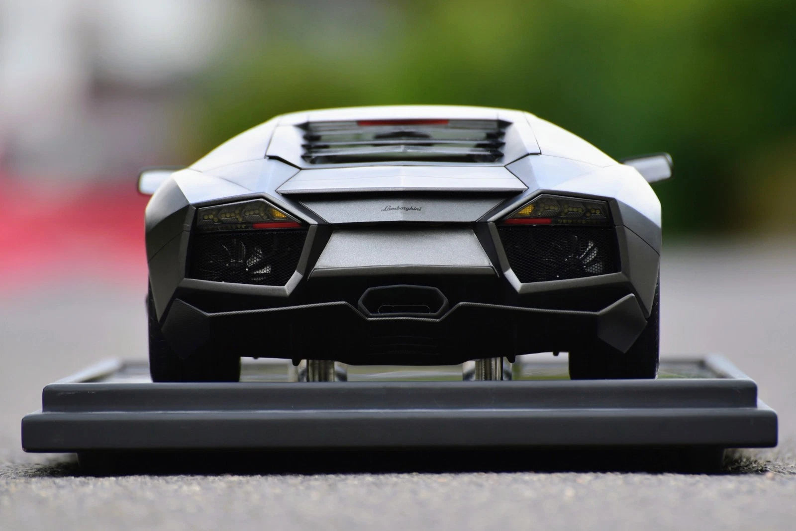 Modellautos 1:8 Amalgam Lamborghini Reventon 2007 Ltd 07/199 mit Vitrine und OVP