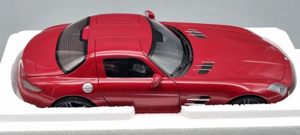 Modellautos 1:18 Minichamps 100 039020 Mercedes-Benz SLS AMG 2010 OVP