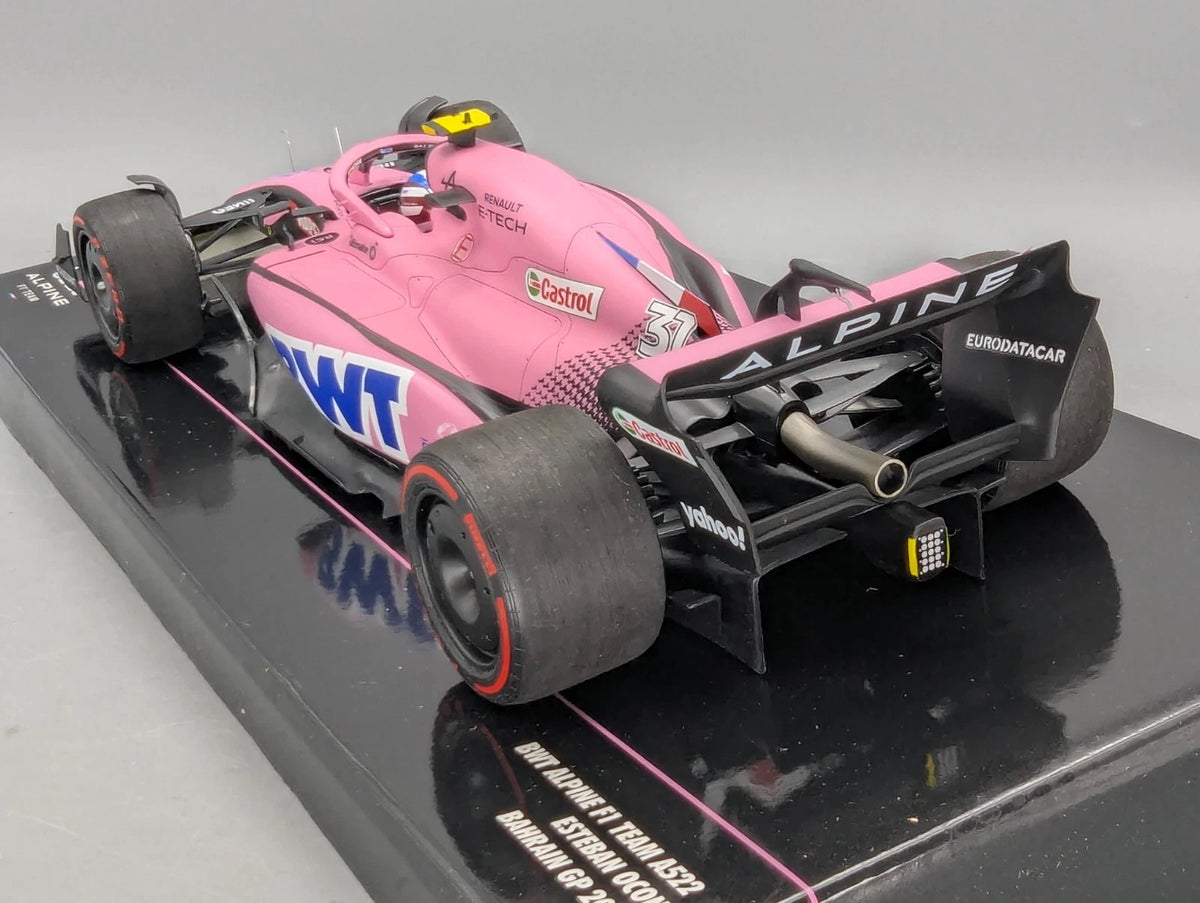 Modellautos 1:18 Minichamps BWT Alpine Bahrain GP 2022 #31 Esteban Ocon mit OVP