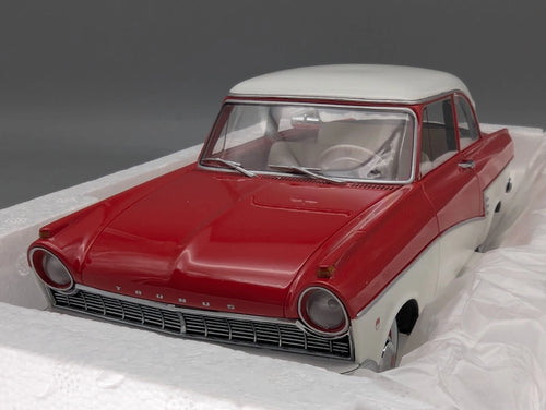 Modellautos 1:18 BOS Models BOS347 Ford Taunus 17M P2 Rot Weiß mit OVP