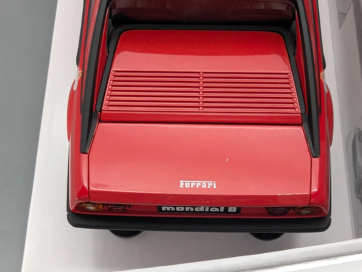 Modellautos 1:18 Hot Wheels Ferrari Mondial 8 Sondermodell 60 Jahre mit OVP