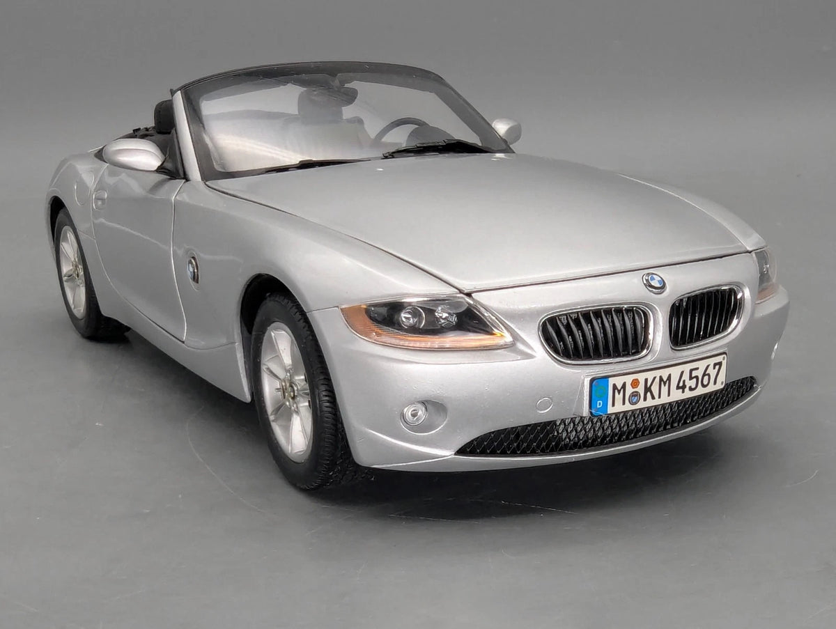 Modellautos 1:18 Kyosho BMW Z4 Cabriolet Silber
