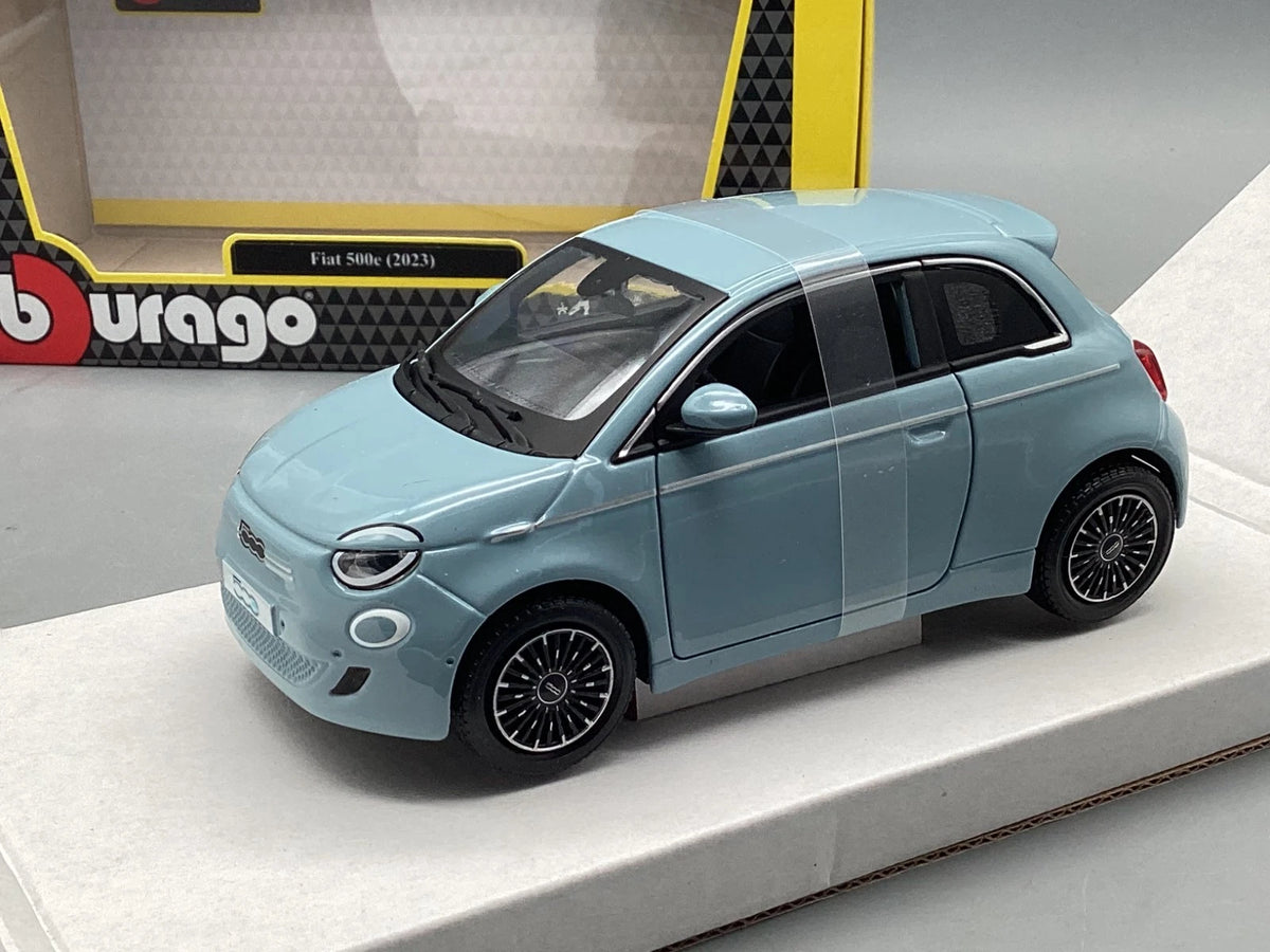 Modellautos 1:24 Bburago Fiat 500e blau 2023 mit OVP
