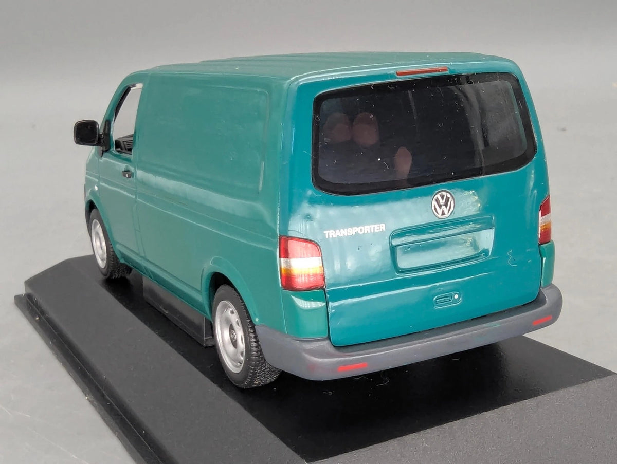 Modellautos 1:43 Minichamps VW T5 California Friesen Grün mit Dealer OVP