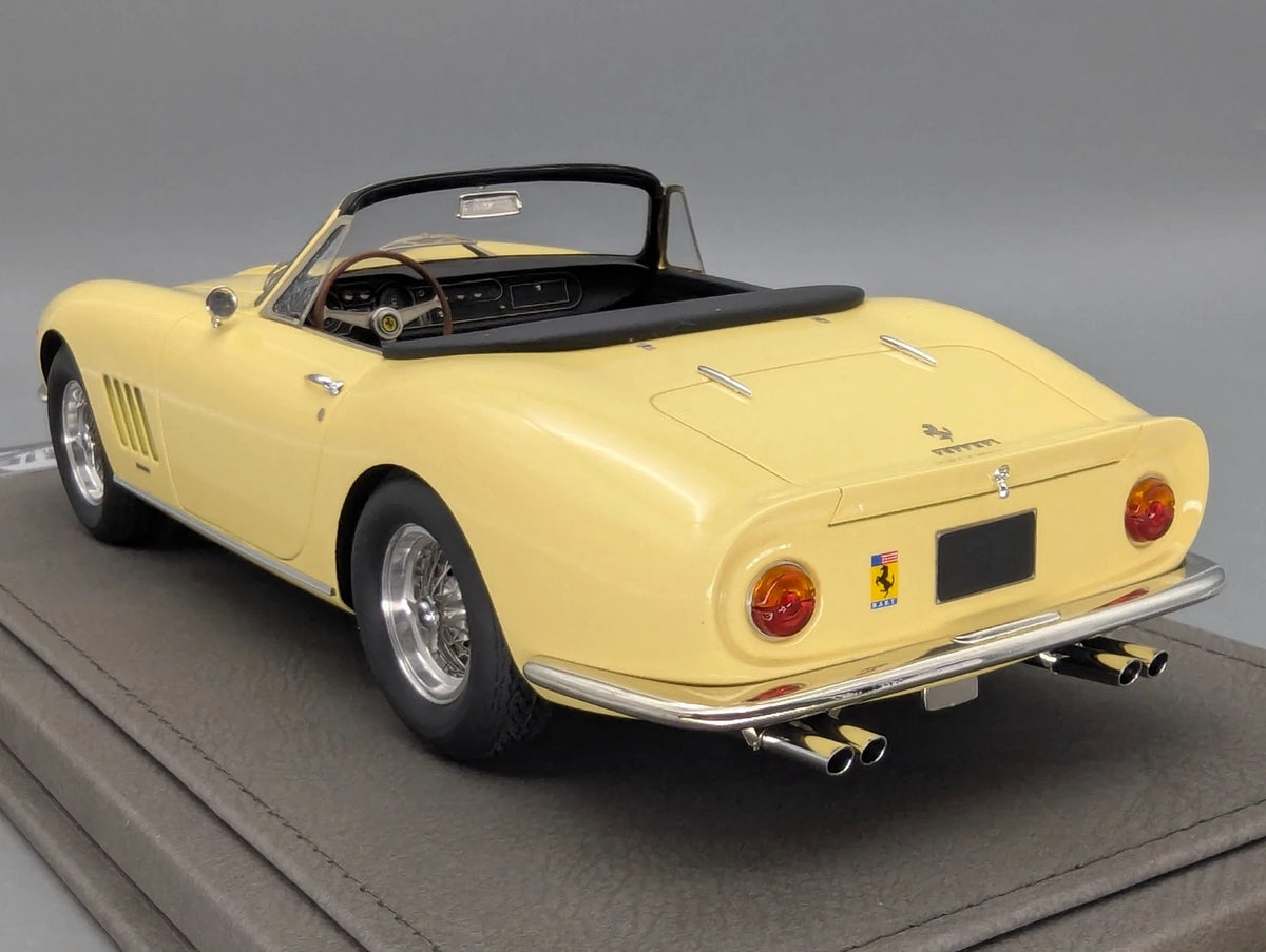 Modellautos 1:18 BBR Ferrari 275 GTS/4 Spider 01/54 Sun Yellow Vitrine und OVP