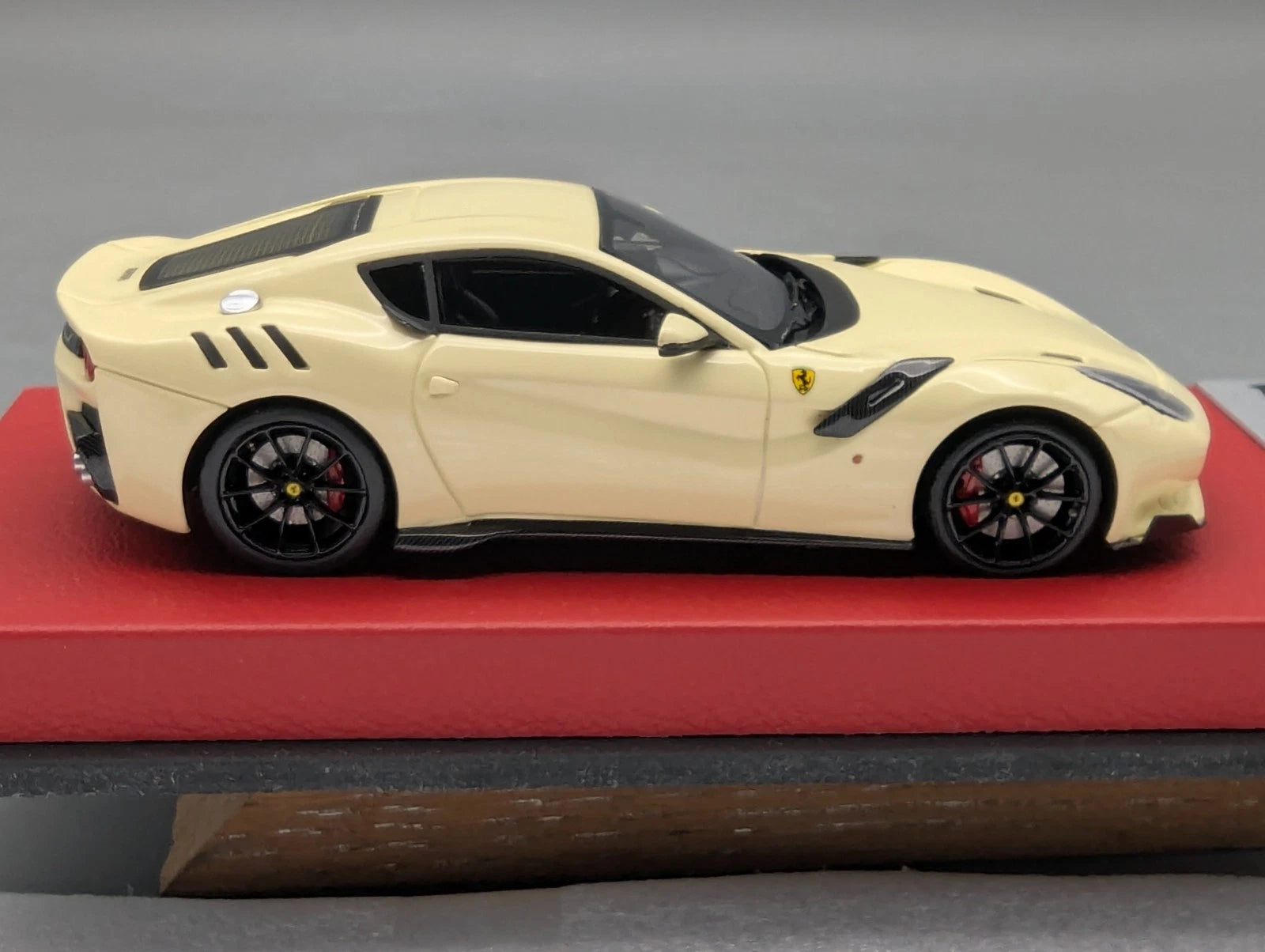 Modellautos 1:43 BBR Concept43 Ferrari F12 TDF Avorio Gloss 08/20 in OVP