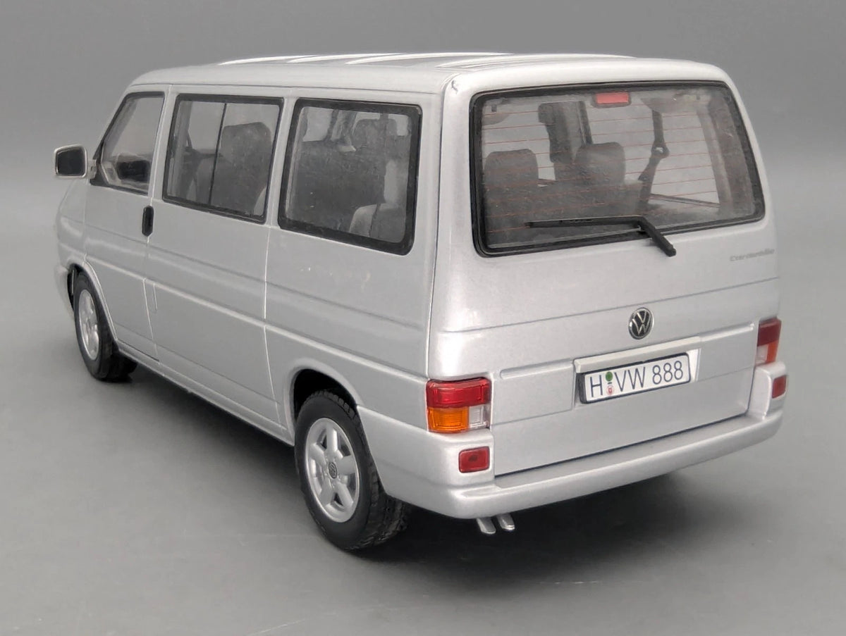 Modellautos 1:18 Schuco Volkswagen VW T4b Caravelle Silber mit OVP