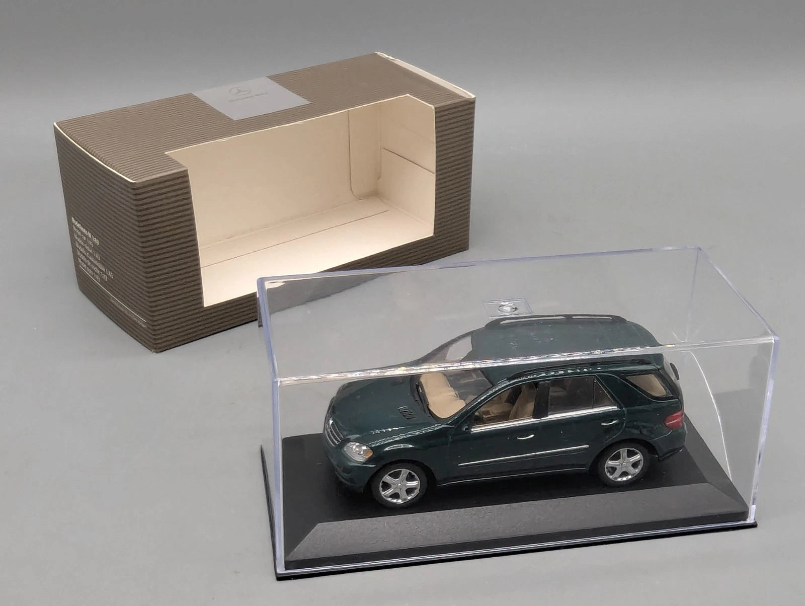 Modellautos 1:43 Minichamps Mercedes Benz M Klasse ML 500 W164 2005 Grün mit OVP