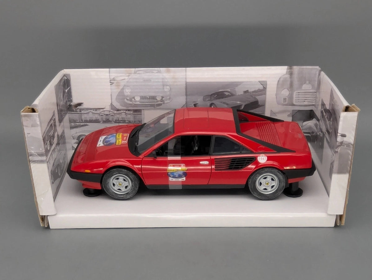 Modellautos 1:18 Hot Wheels Ferrari Mondial 8 Sondermodell 60 Jahre mit OVP