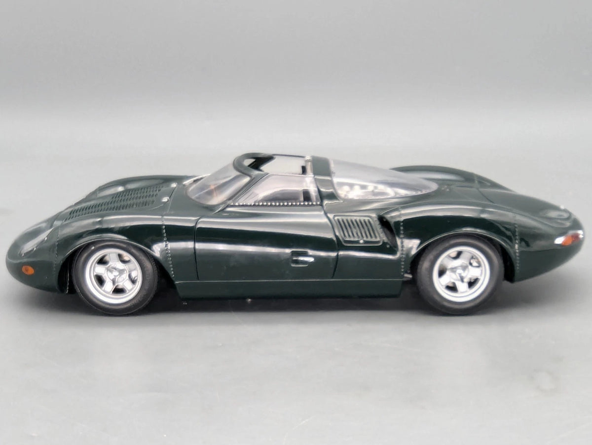 Modellautos 1:18 AUTOart 73541 Jaguar XJ13 Grün mit OVP