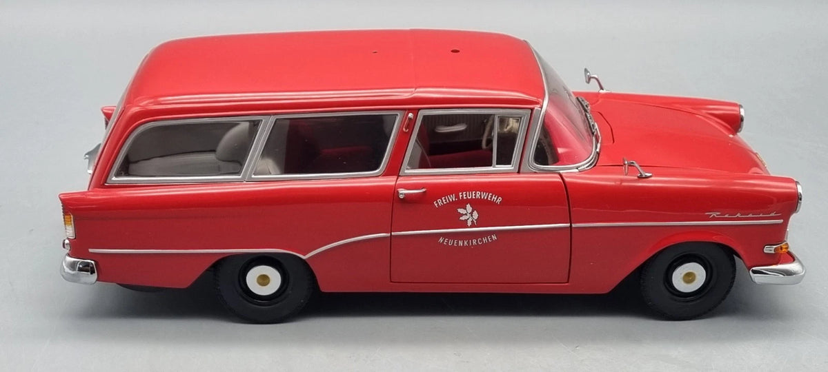 Modellautos 1:18 Minichamps 180 043291 Opel Rekord P1 Caravan Feuerwehr OVP