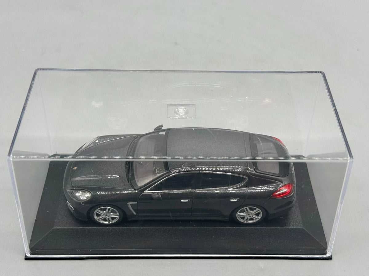 Modellautos 1:43 Minichamps Porsche Panamera mit OVP