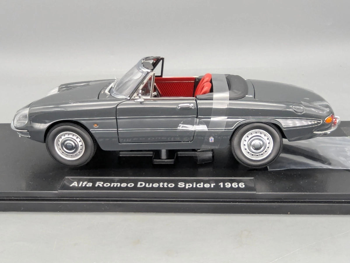 Modellautos 1:18 Touring Modelcars Alfa Romeo Duetto Spider 1966 Grau mit OVP