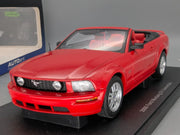 Modellautos 1:18 Autoart 73061 Ford Mustang GT Convertible 2006 Rot mit OVP