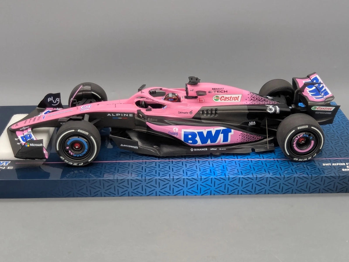 Modellautos 1:18 Minichamps BWT Alpine F1 Bahrain 2023 #31 Esteban Ocon mit OVP