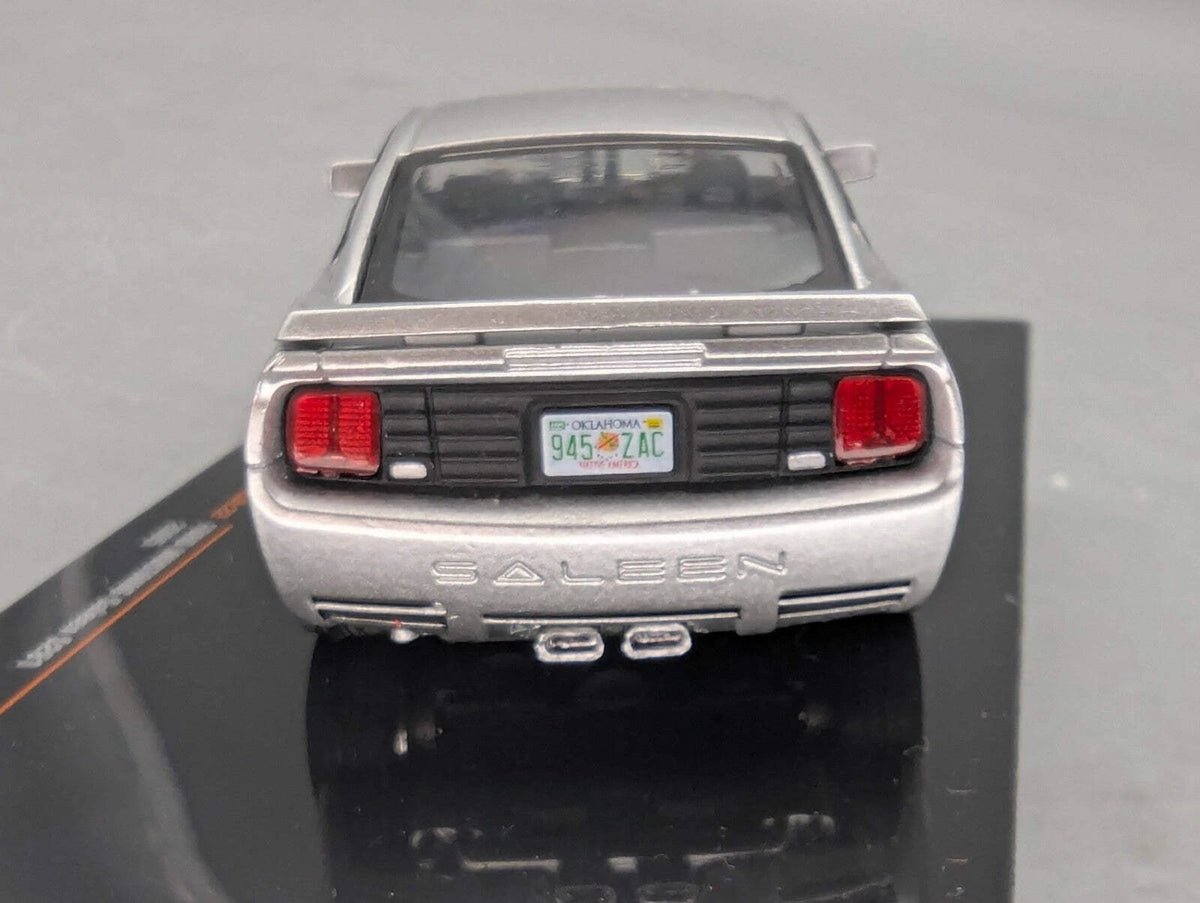 Modellautos 1:43 Ixo Ford Mustang Saleen S281 2005 mit Vitrine