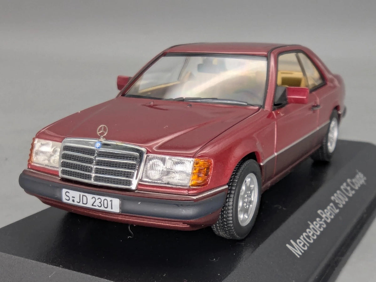 Modellautos 1:43 Minichamps Mercedes Benz 300 CE Coupe Almandin-Rot Dealer OVP