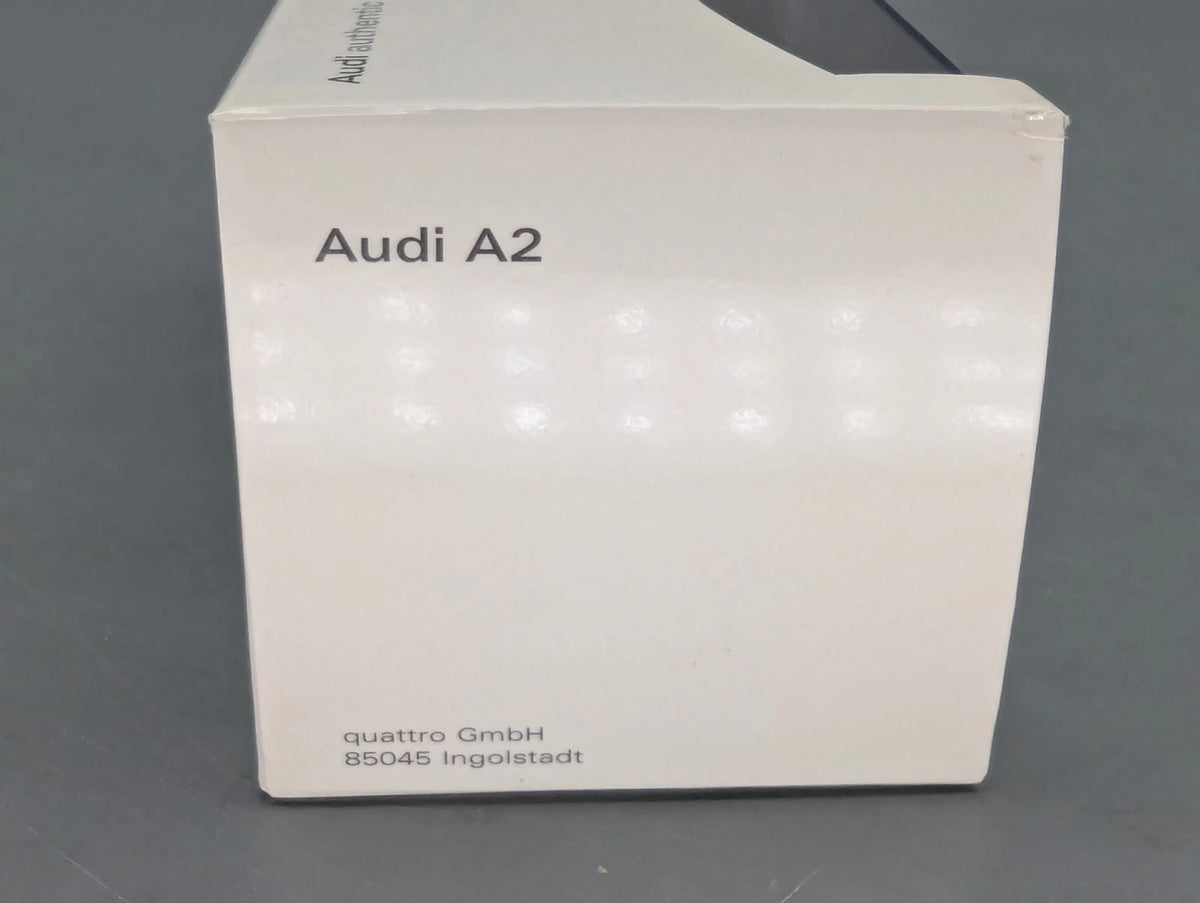 Modellautos 1:43 Minichamps Audi A2 Grau Metallic mit Dealer OVP