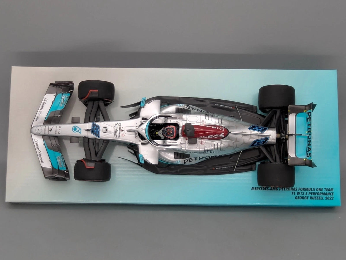 Modellautos 1:18 Minichamps Mercedes AMG F1 W13 E Performance #63 G. Russell OVP