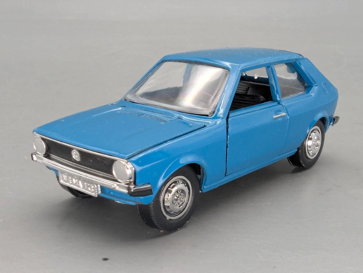 Modellautos 1:43 Schuco 301623 Volkswagen VW Polo in Original Schuco Vitrine
