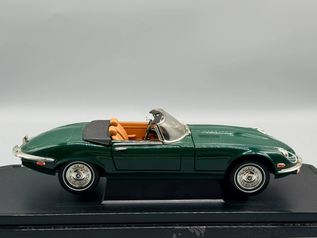 Modellautos 1:18 Road Signature Jaguar E-Type 1971 mit OVP