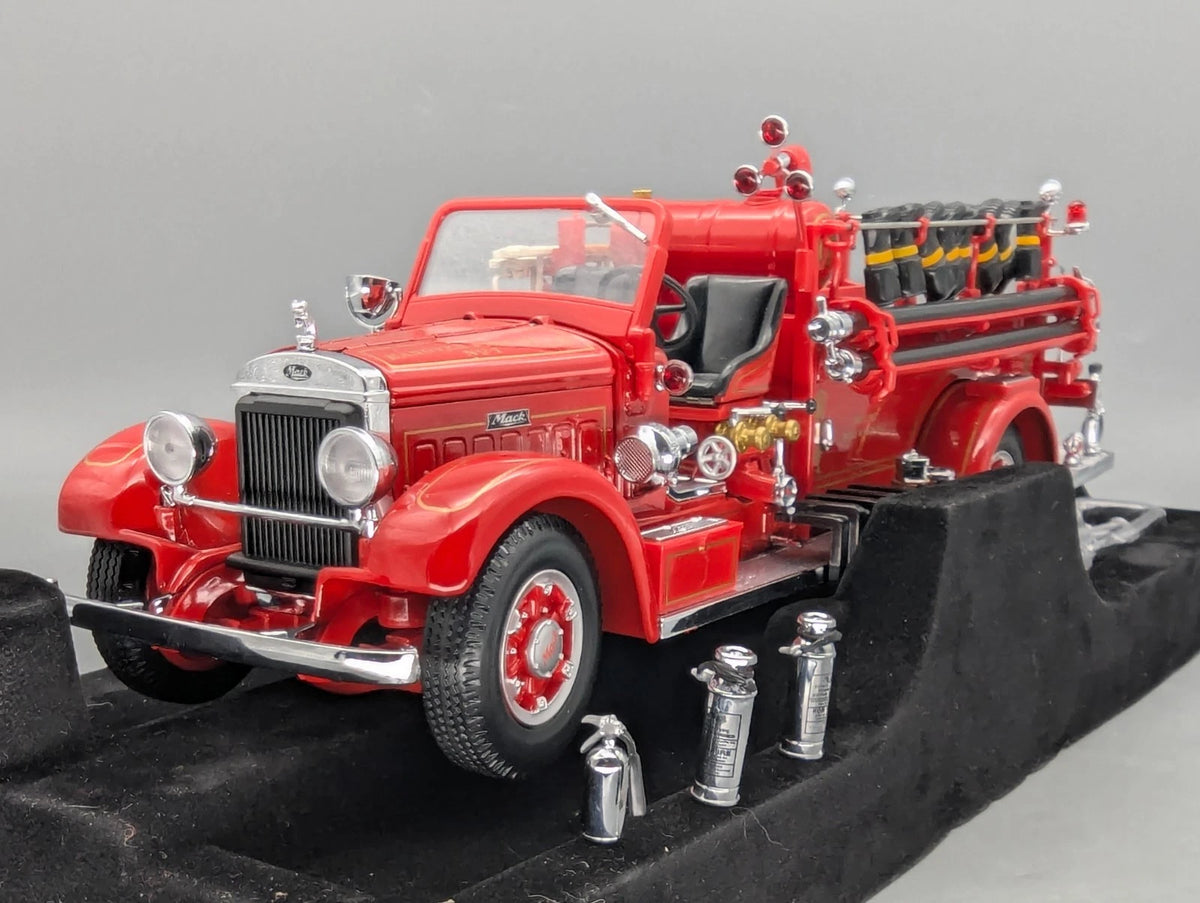 Modellautos 1:24 Yat Ming Road Signature 1935 Mack Type 75BX Feuerwehr mit OVP